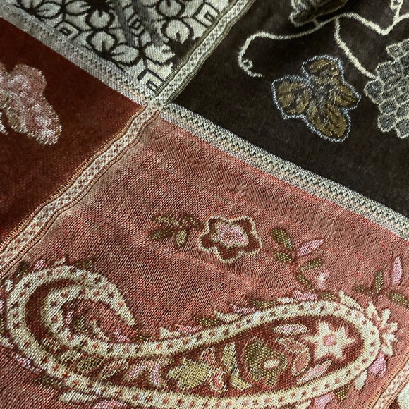 Beautiful Huge Pashmina Scarf - Picture 3 of 5